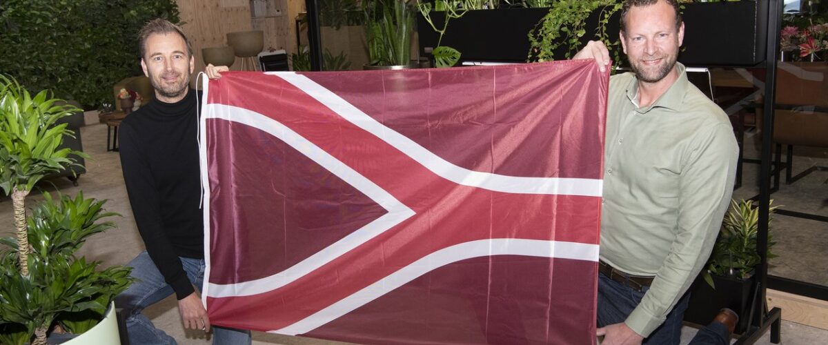 Lindus verrast leden op ‘Dag van de Ondernemer’ met Liemerse vlag